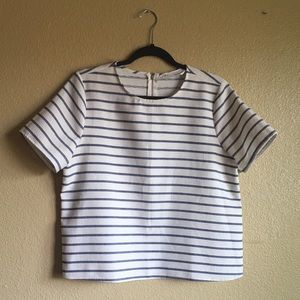Avenu White/Blue Striped Top Size Large